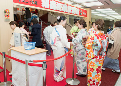 「浅草総見」と「着物で歌舞伎」で盛り上がった「新春浅草歌舞伎」