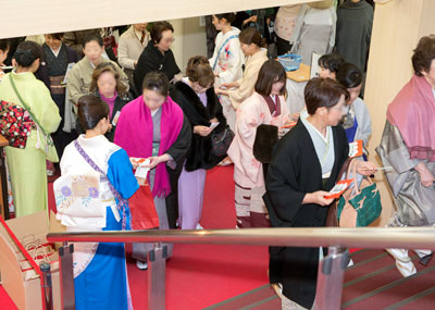 「浅草総見」と「着物で歌舞伎」で盛り上がった「新春浅草歌舞伎」