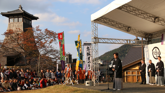 愛之助ほか「永楽館歌舞伎」出演者が第十回記念のお練り