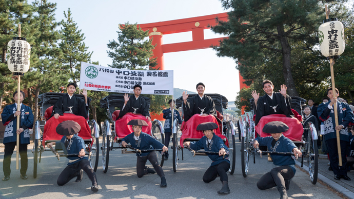 「吉例顔見世興行」襲名披露記念行事のお練りで賑わう京都