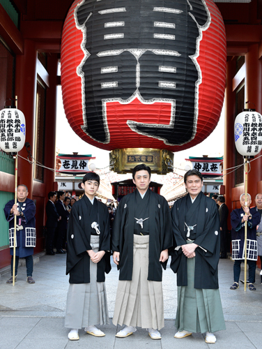 高麗屋三代襲名披露「お練り」、36年ぶりの大盛況