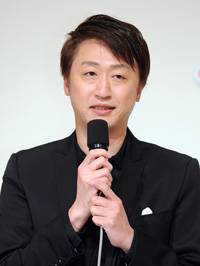 萬次郎が「七月名作喜劇公演」出演