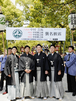 芝翫、橋之助、福之助、歌之助「六月博多座大歌舞伎太宰府天満宮お練り」で精進を誓う