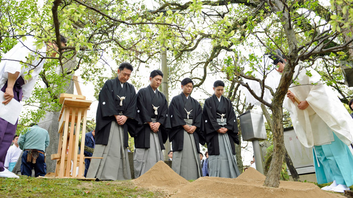 芝翫、橋之助、福之助、歌之助「六月博多座大歌舞伎太宰府天満宮お練り」で精進を誓う