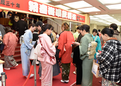 「着物で歌舞伎」で賑やかに「新春浅草歌舞伎」