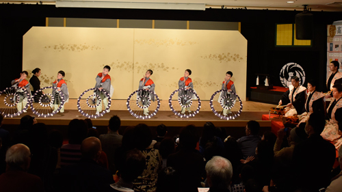 「第四期 修了発表会」 竹コースの第三期生による『京鹿子娘道成寺』 こども歌舞伎スクール「寺子屋」で修了発表会、成果発表会