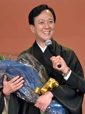 玉三郎が「松尾芸能賞」大賞受賞、尾上右近は新人賞受賞