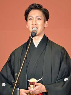 玉三郎が「松尾芸能賞」大賞受賞、尾上右近は新人賞受賞