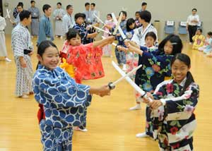 「小学生のための歌舞伎体験教室」 立廻り体験 16日締切「小学生のための歌舞伎体験教室」 参加者募集
