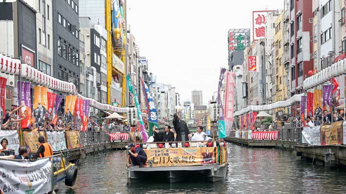 船乗り込みで高麗屋がご当地お目見得、大阪松竹座「七月大歌舞伎」