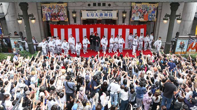 船乗り込みで高麗屋がご当地お目見得、大阪松竹座「七月大歌舞伎」