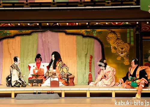 『金閣寺』左より、中村梅玉、坂東亀蔵、尾上松緑、中村児太郎、坂東彌十郎 歌舞伎座「秀山祭九月大歌舞伎」初日開幕